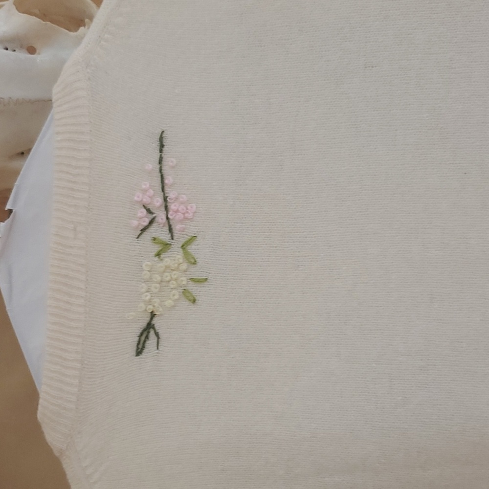 Vintage embroidered cardigan from France - Picture 6 of 9